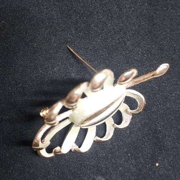 Vintage 🌻💝Pastelli Brooch Abstract Wild Flower White & Gold tone - Picture 4 of 4